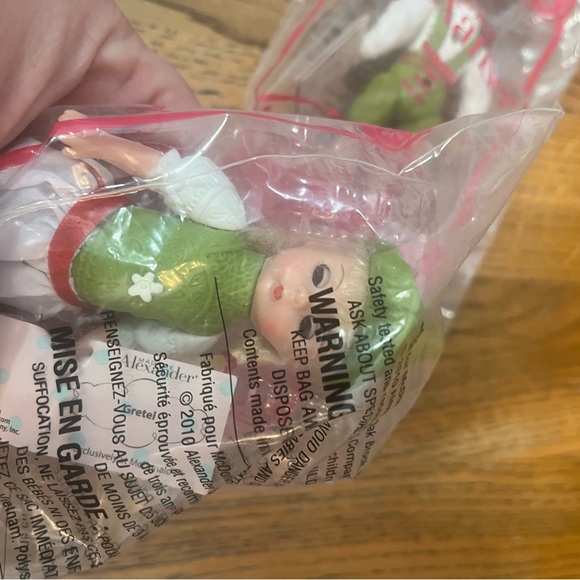 Madame Alexander Miniature Dolls collab. With McDonald’s. NWT 2010 - Picture 8 of 11